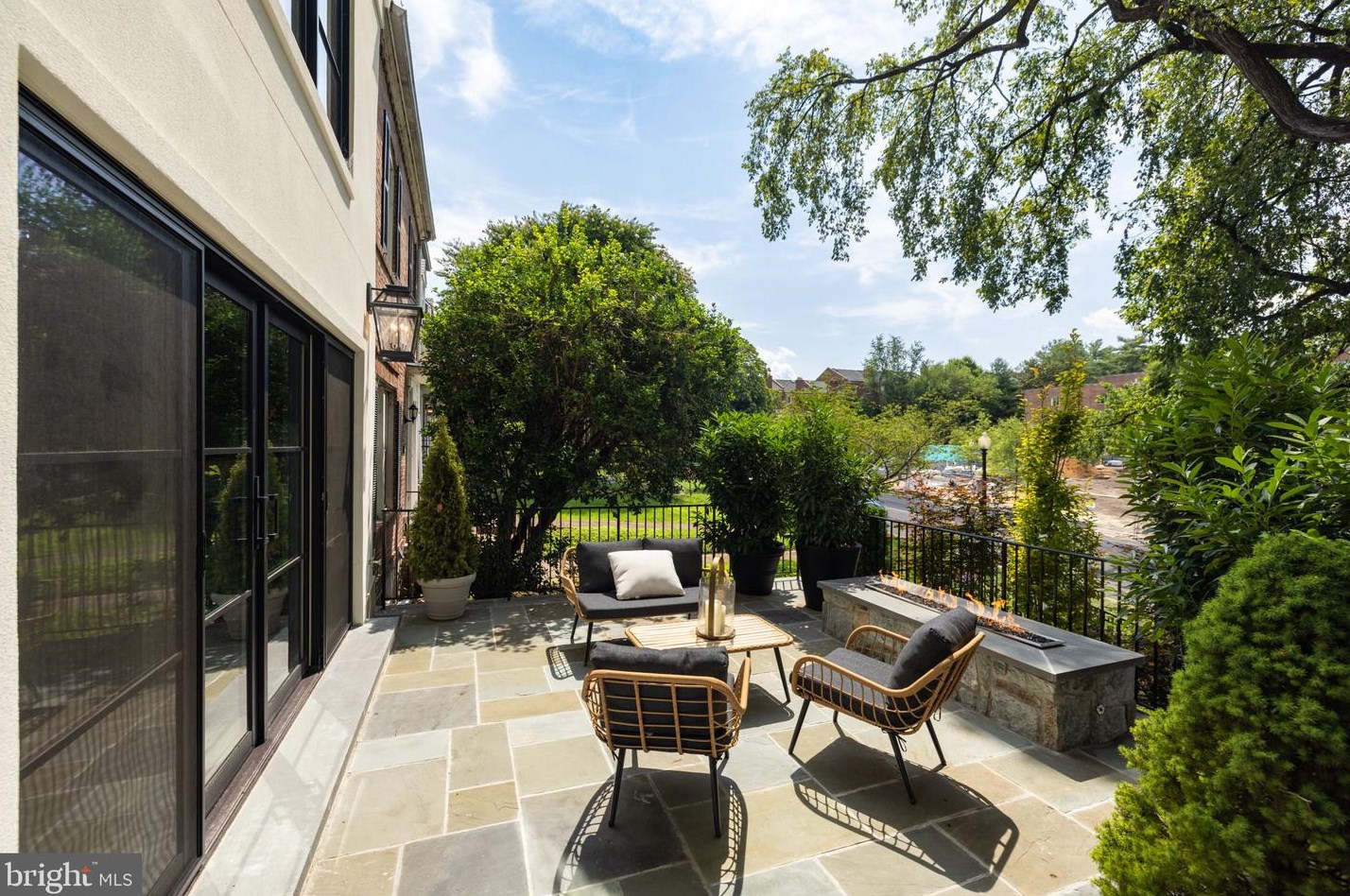 1601 38th St, Washington DC  20020-2327 exterior