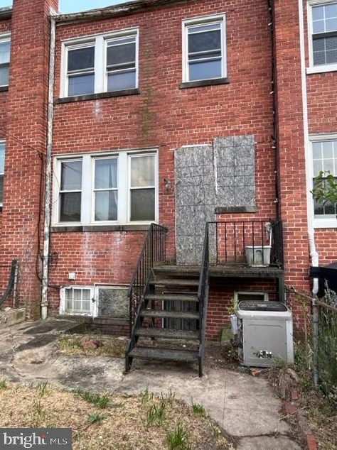 31 Hamilton St, Washington, DC 20011-6703