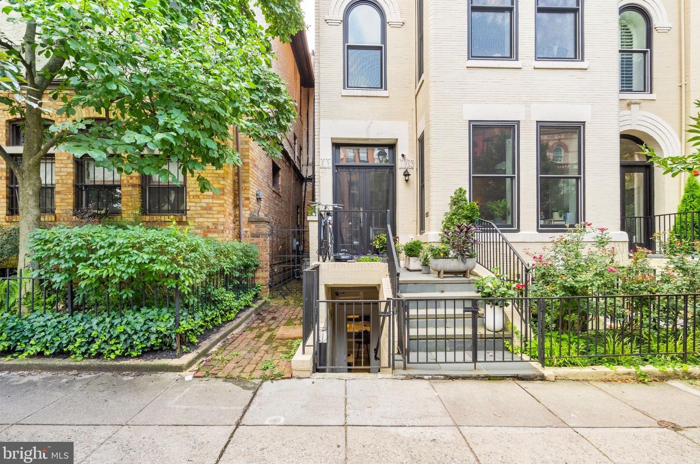 1854 Mintwood Pl, Washington, DC 20009-2384