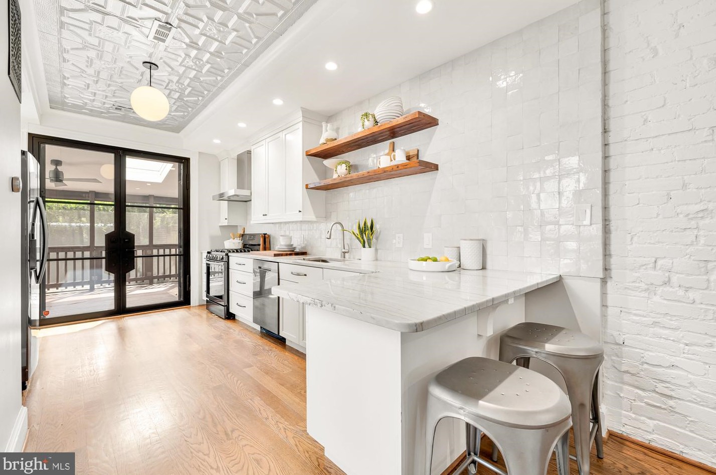 415 10 St, Washington DC 20003-2133 exterior