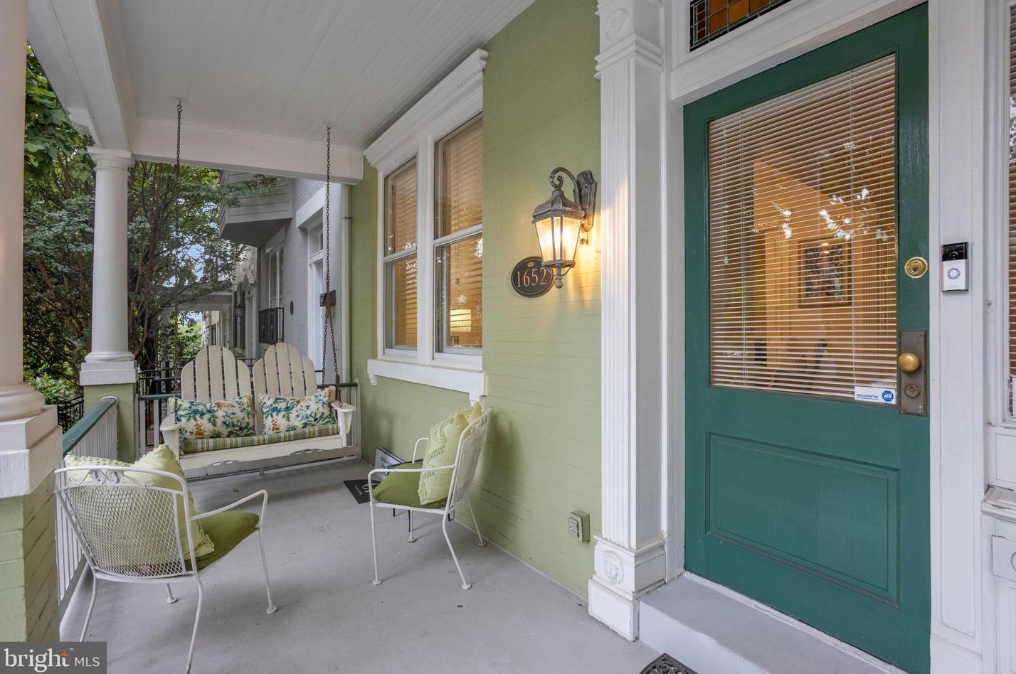 1652 33rd St, Washington, DC 20007-2749