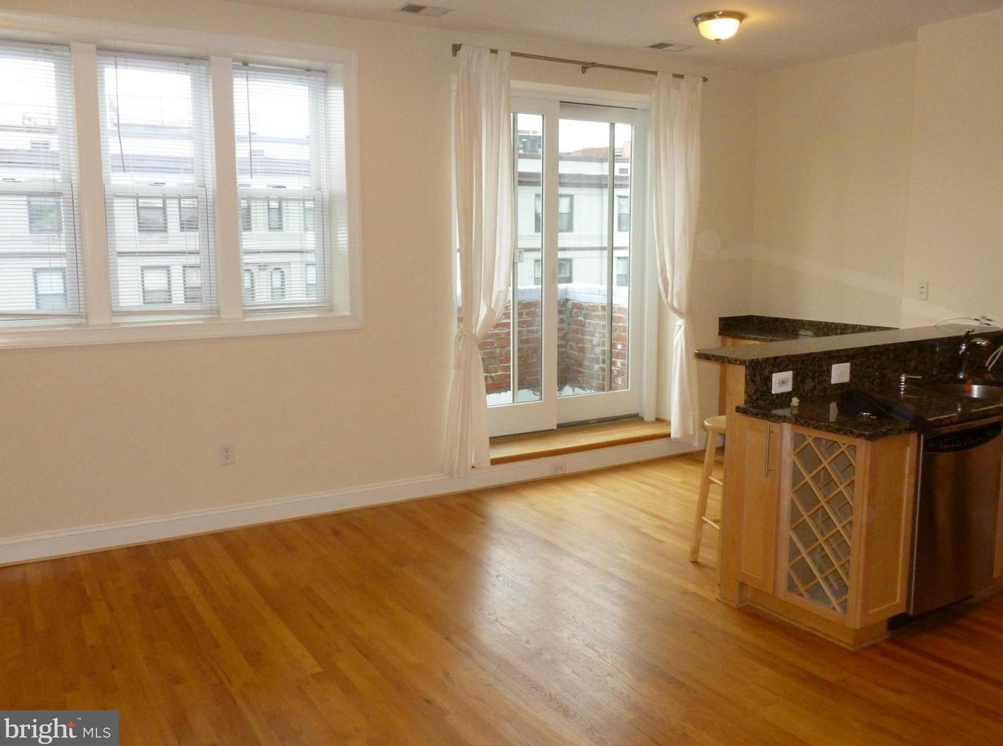 2307 18th St, Washington, DC 20009-1886