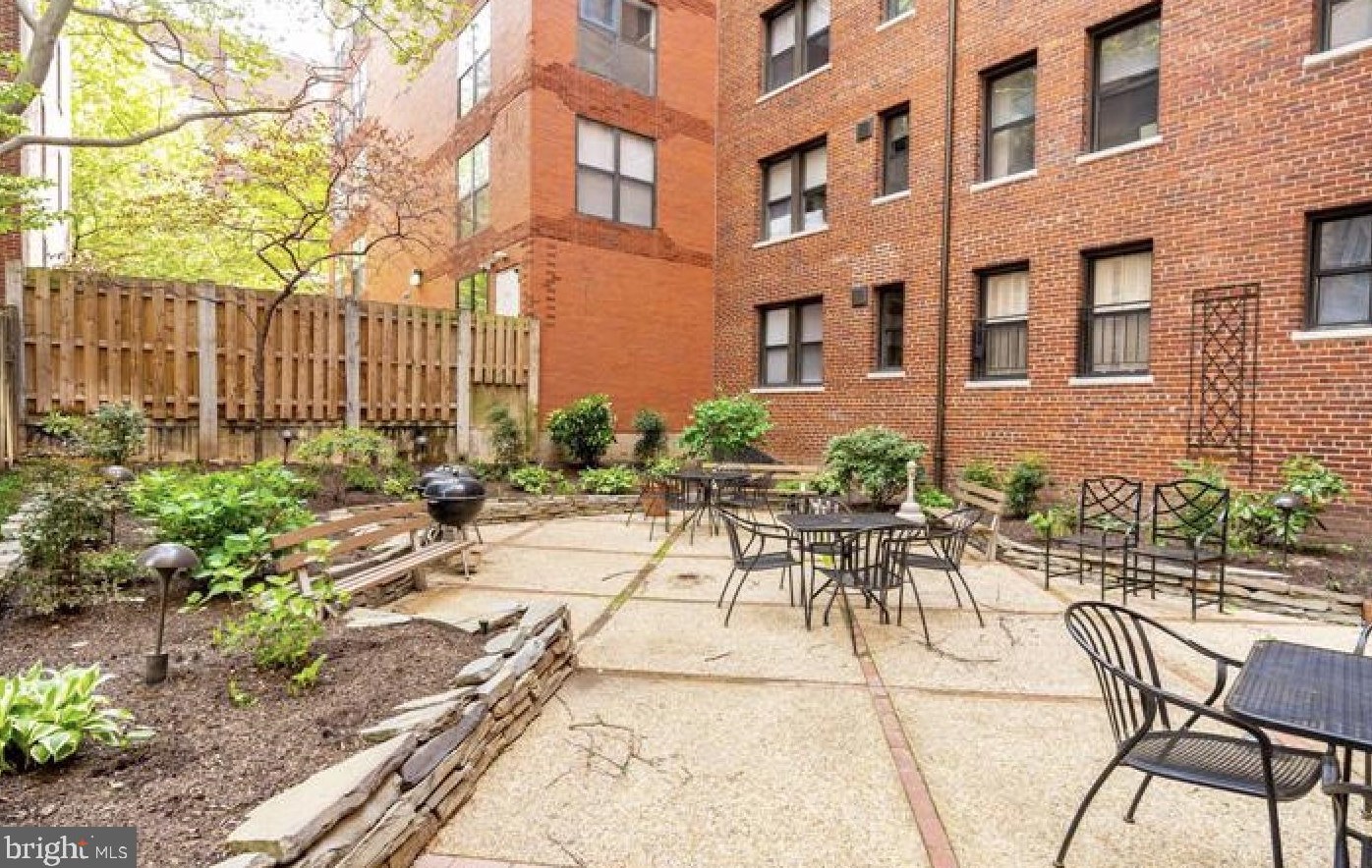 2515 K St, Washington DC  20037-2012 exterior