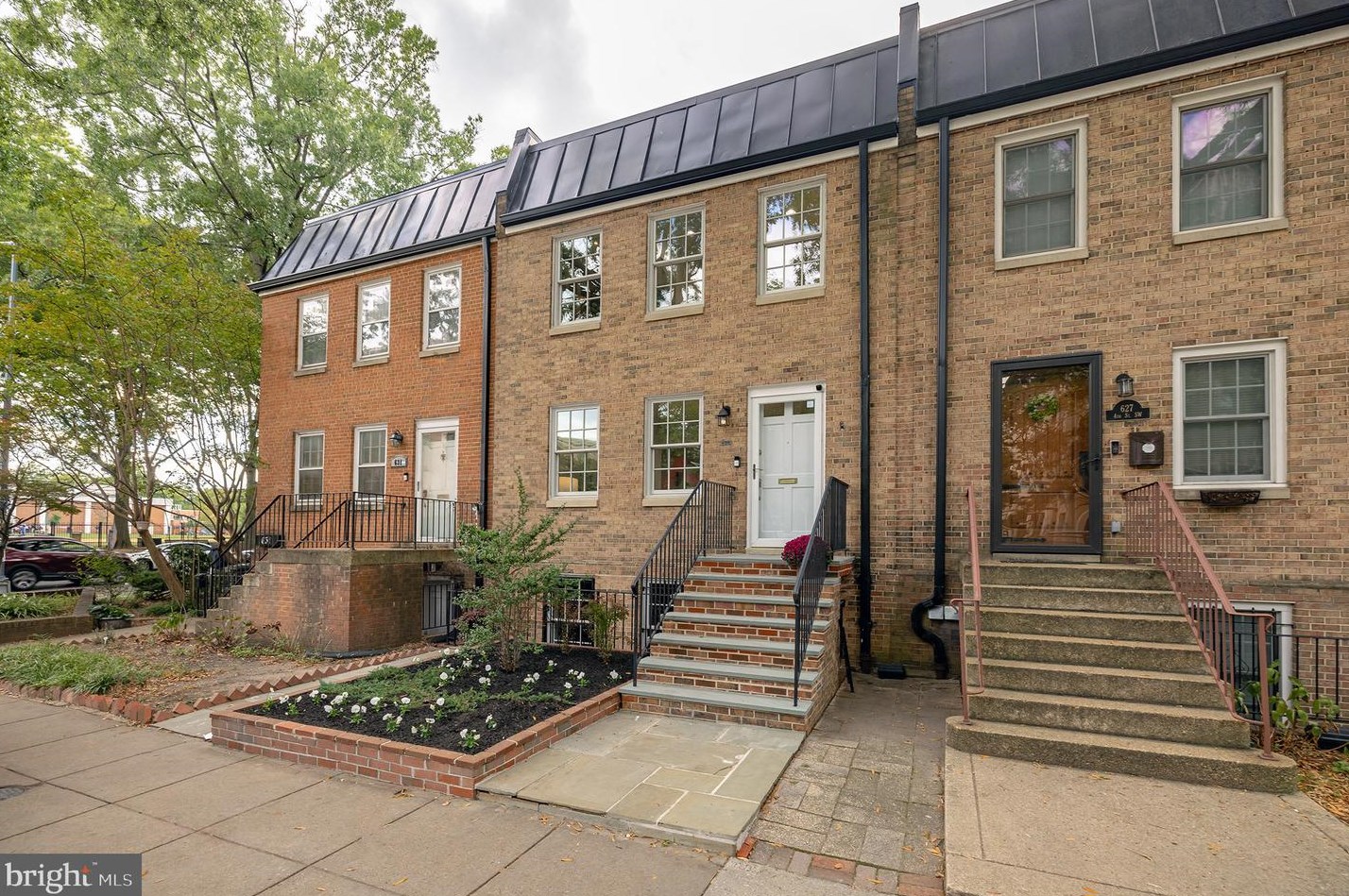 629 4th St, Washington, DC 20002-4935