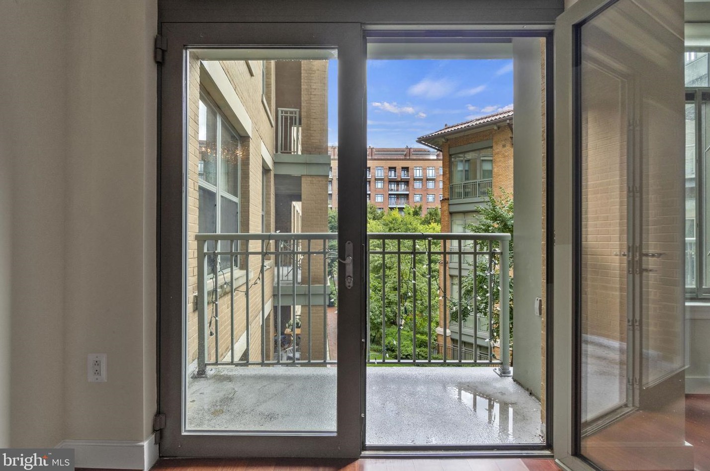 2425 L St, Washington DC  20037-2408 exterior