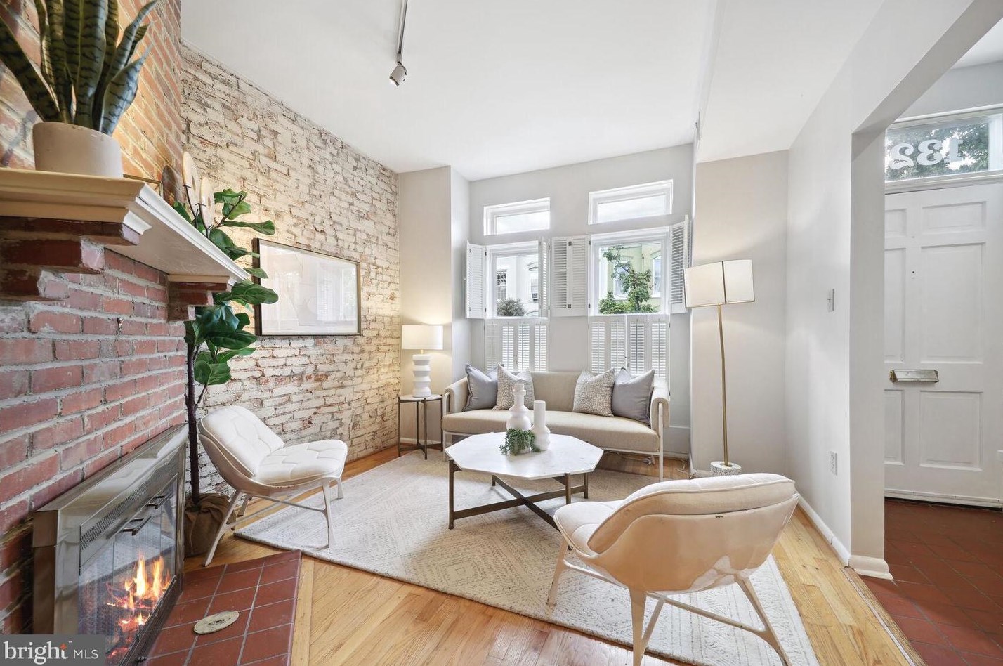 1327 Emerald St, Washington, DC 20002-5431