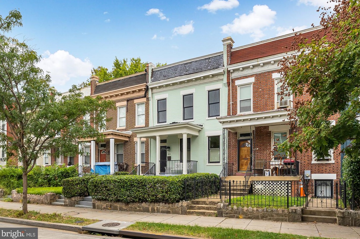 613 Kenyon St, Washington, DC 20010-2909