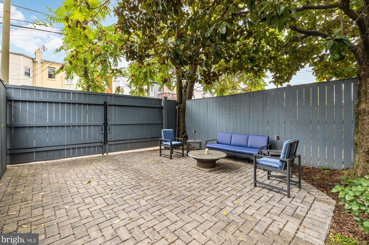 613 Kenyon St, Washington DC  20010-2909 exterior