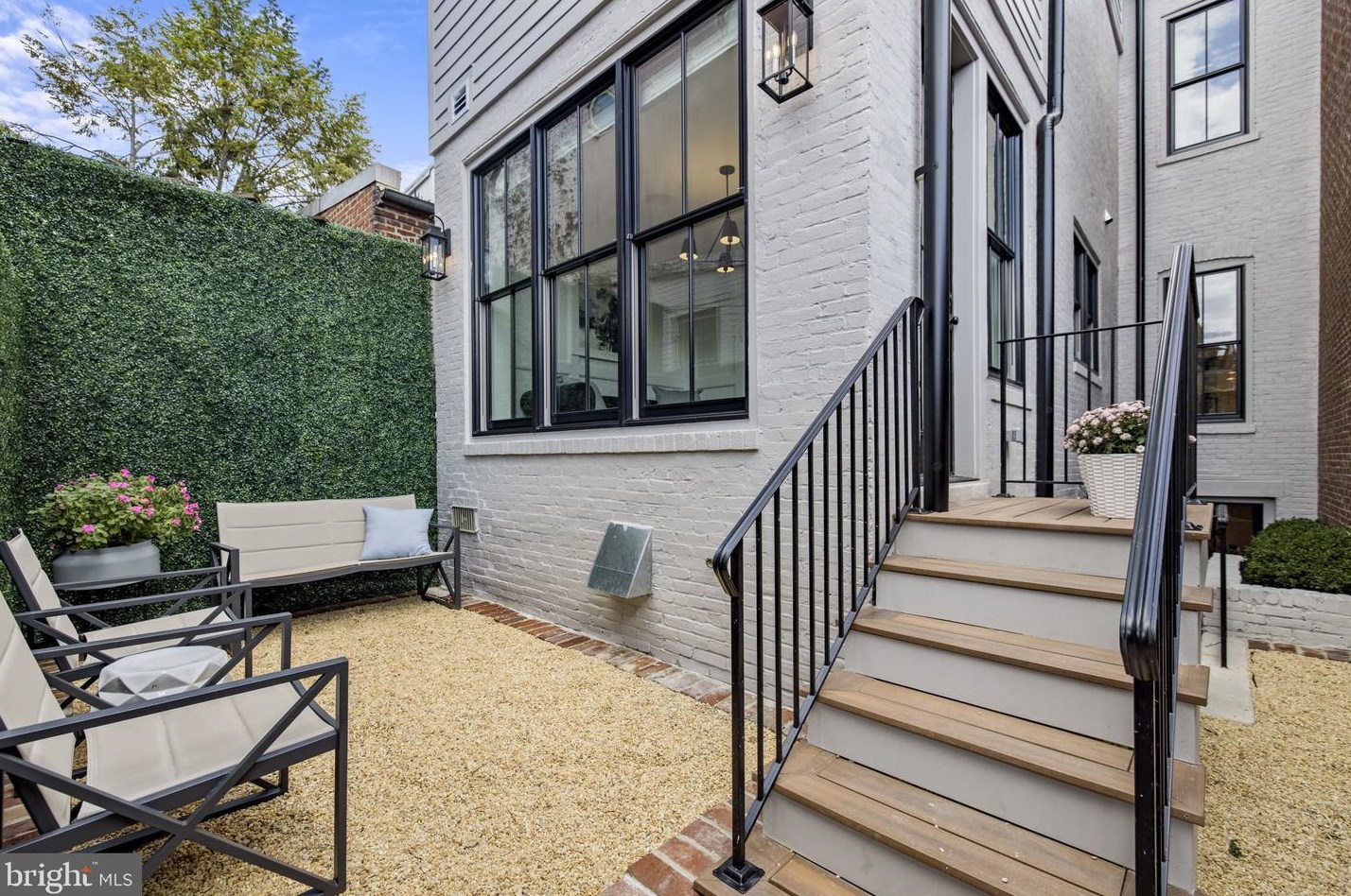 1632 15th St, Washington DC  20009-3850 exterior