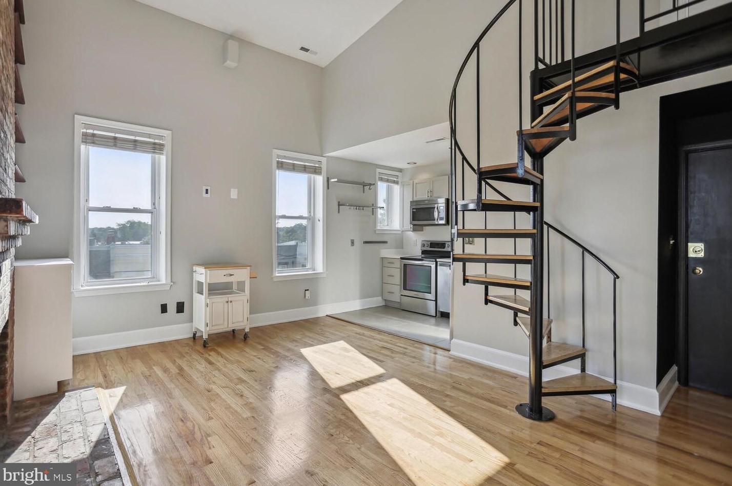 676 4th St Ne #402, Washington, DC 20002