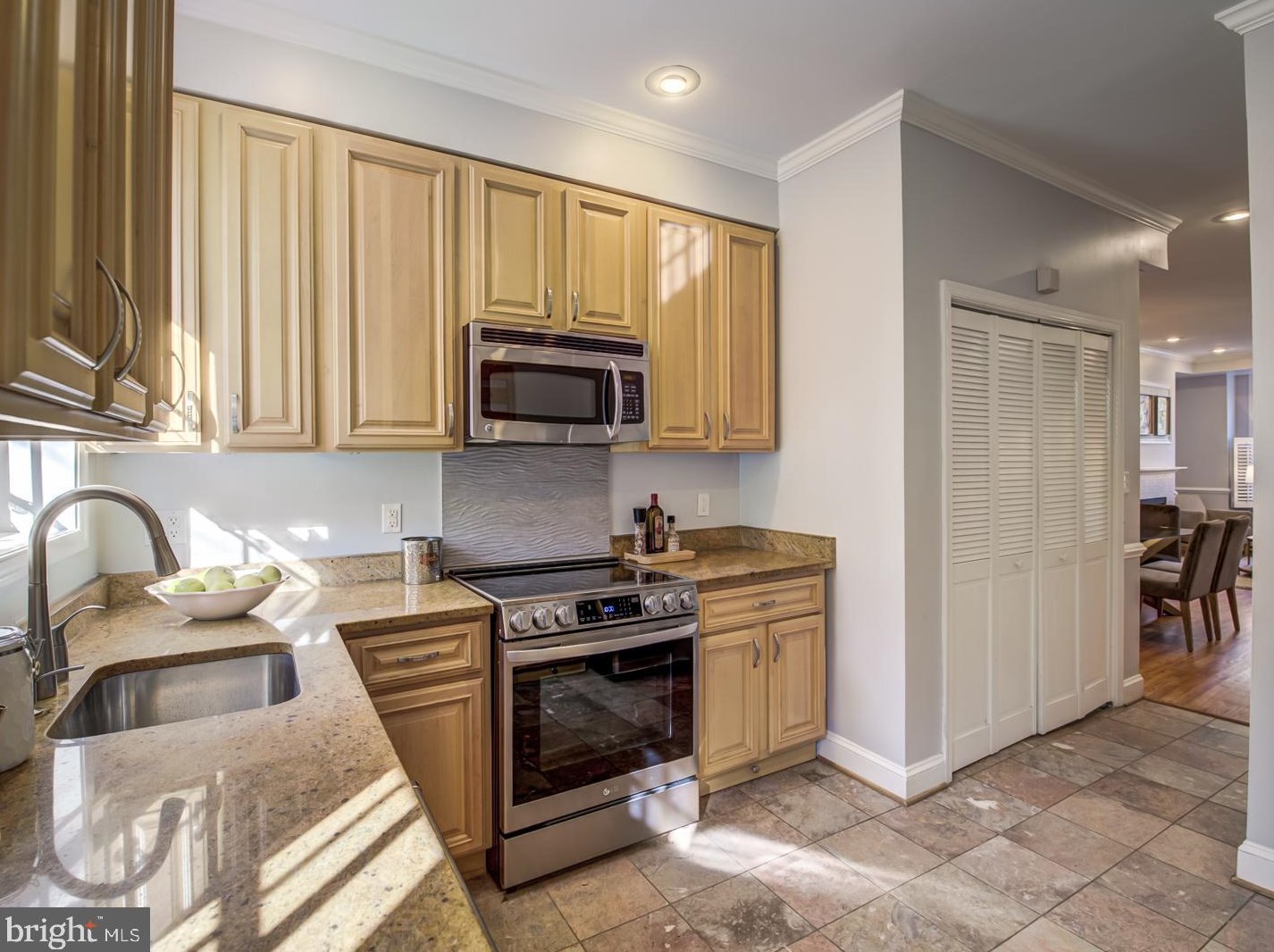 1341 Emerald St, Washington DC 20002-5432 exterior