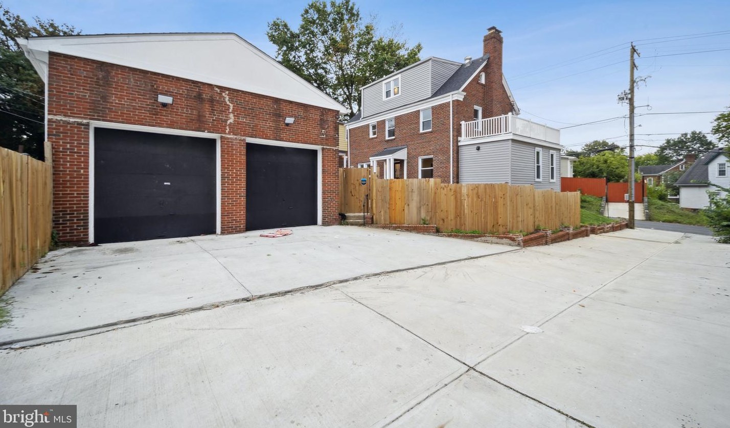 5010 Brooks St, Washington DC  20019-5318 exterior