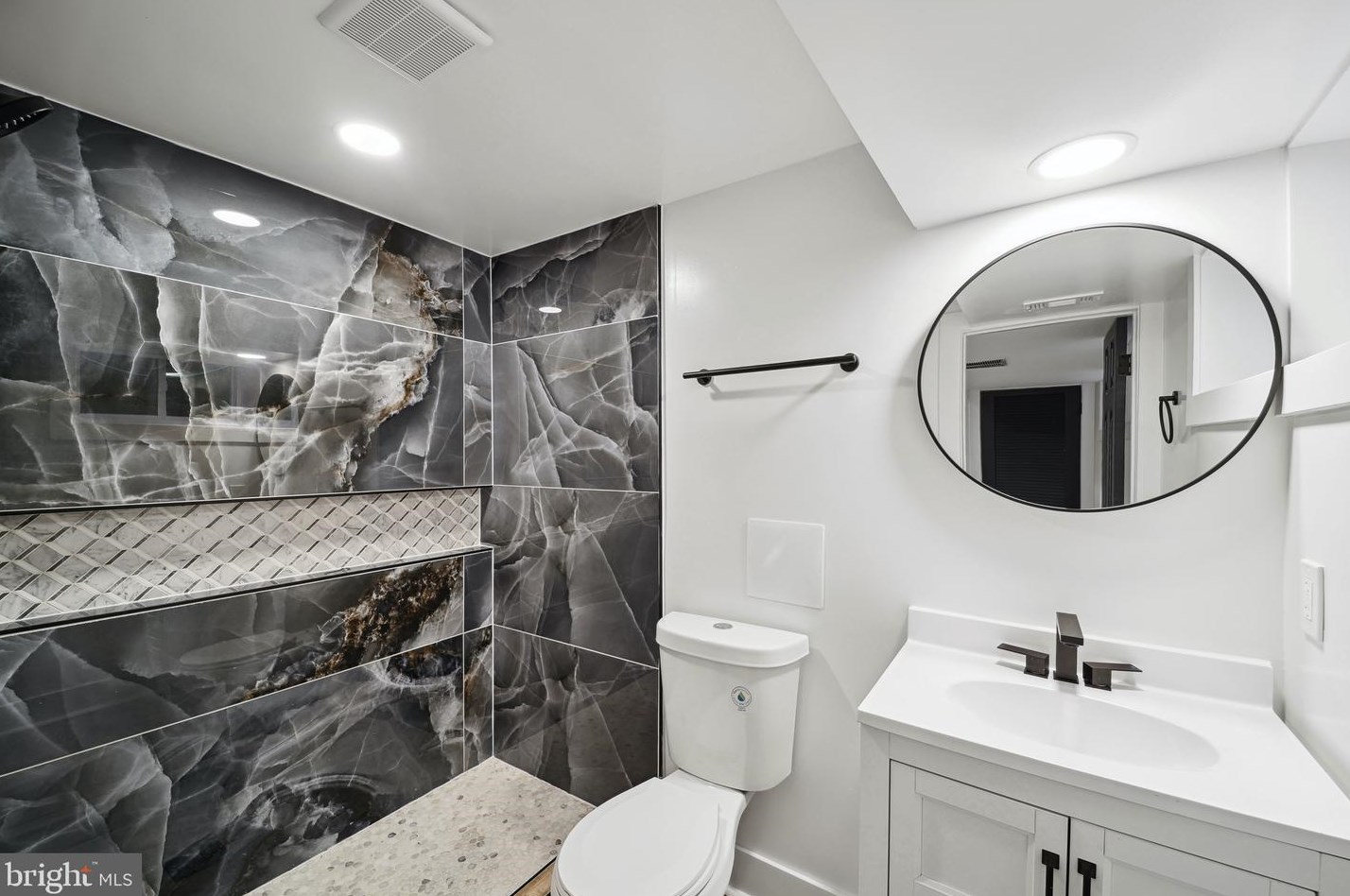 5010 Brooks St, Washington DC  20019-5318 exterior