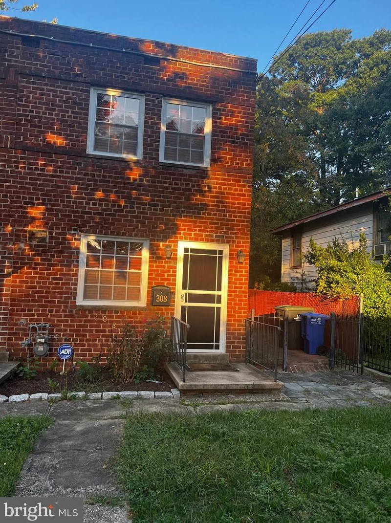 308 44th St Ne, Washington, DC 20019
