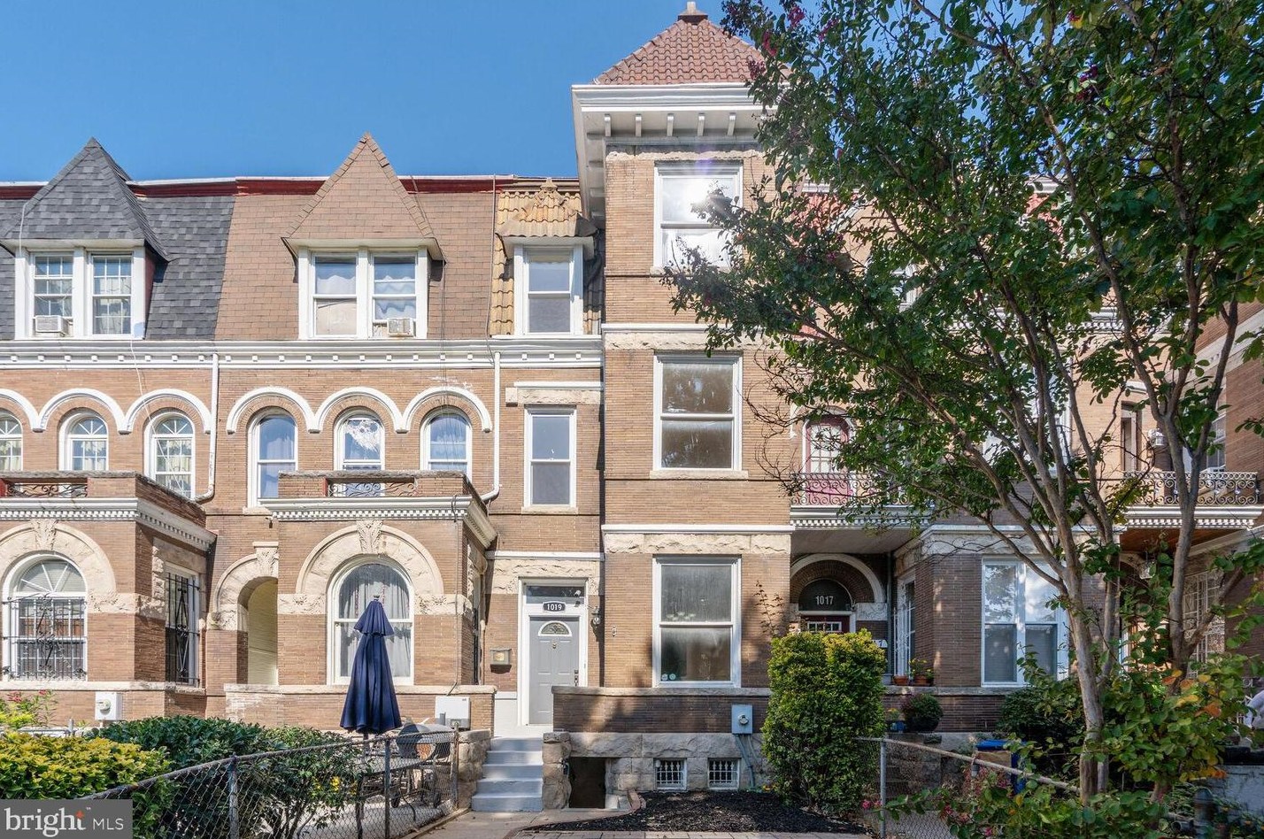 1019 Lamont St, Washington, DC 20010-2422