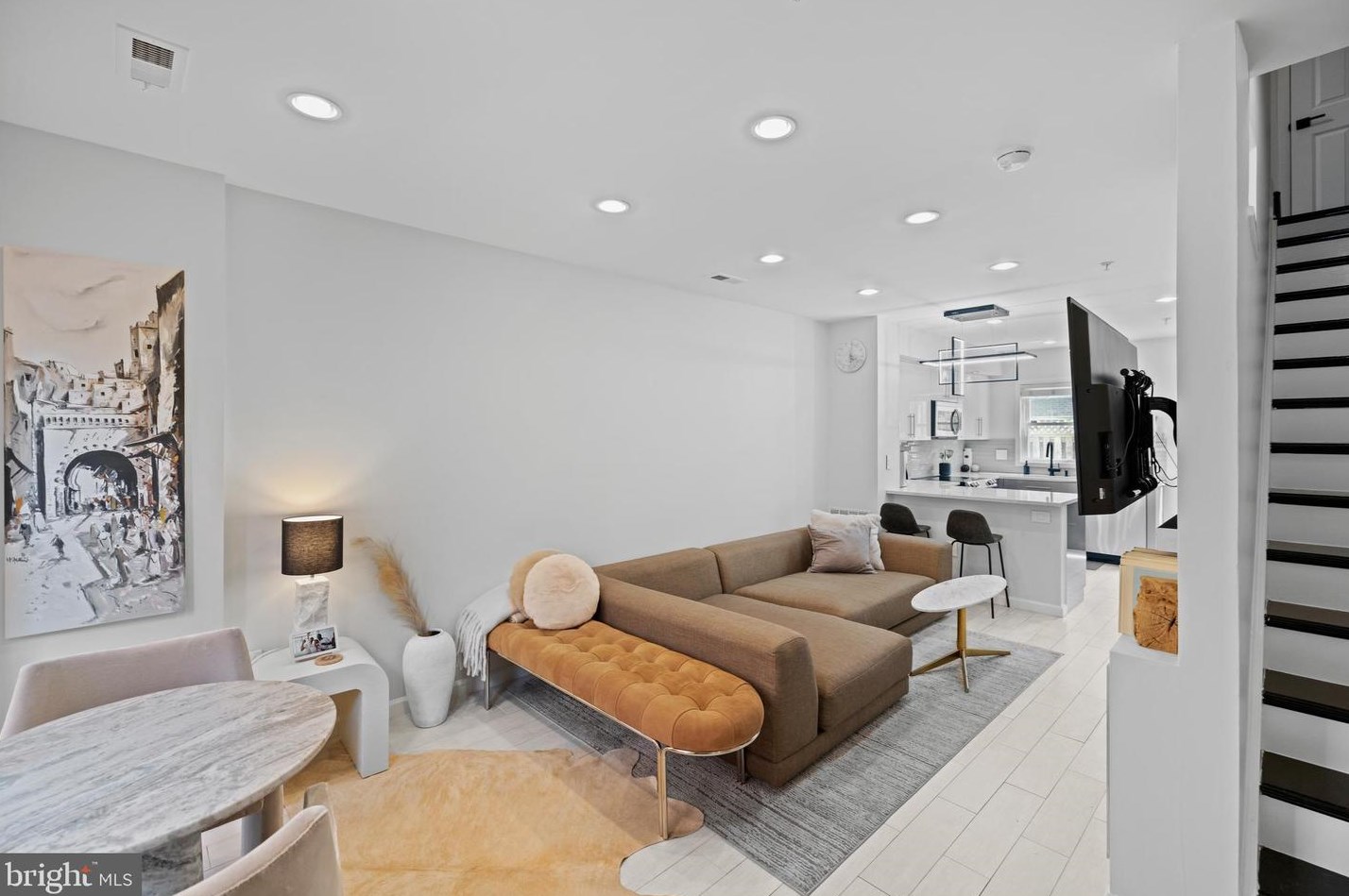 922 4th St, Washington, DC 20003-3450