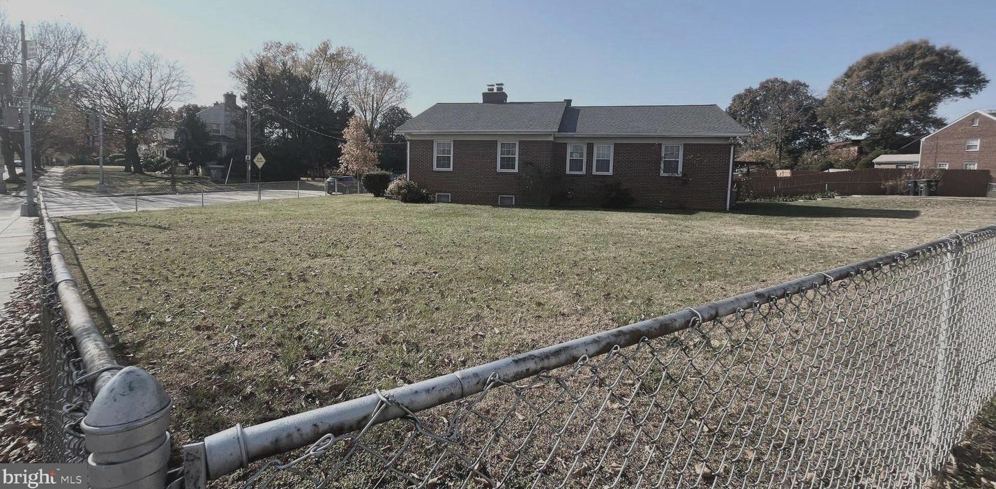 1748 Allison St, Washington, DC 20017-3119