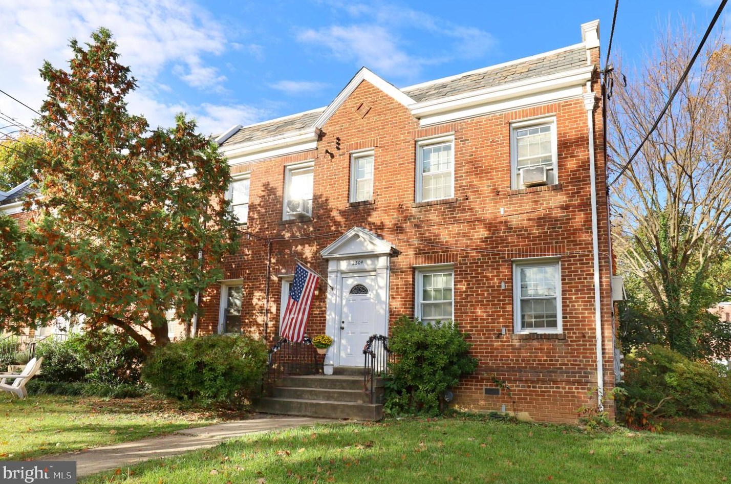 2304 40th St, Washington, DC 20007-1745