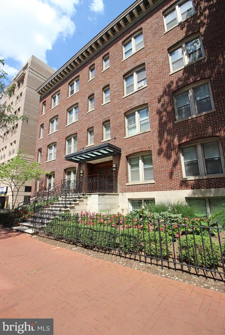 1121 24th St Nw #302, Washington, DC 20037