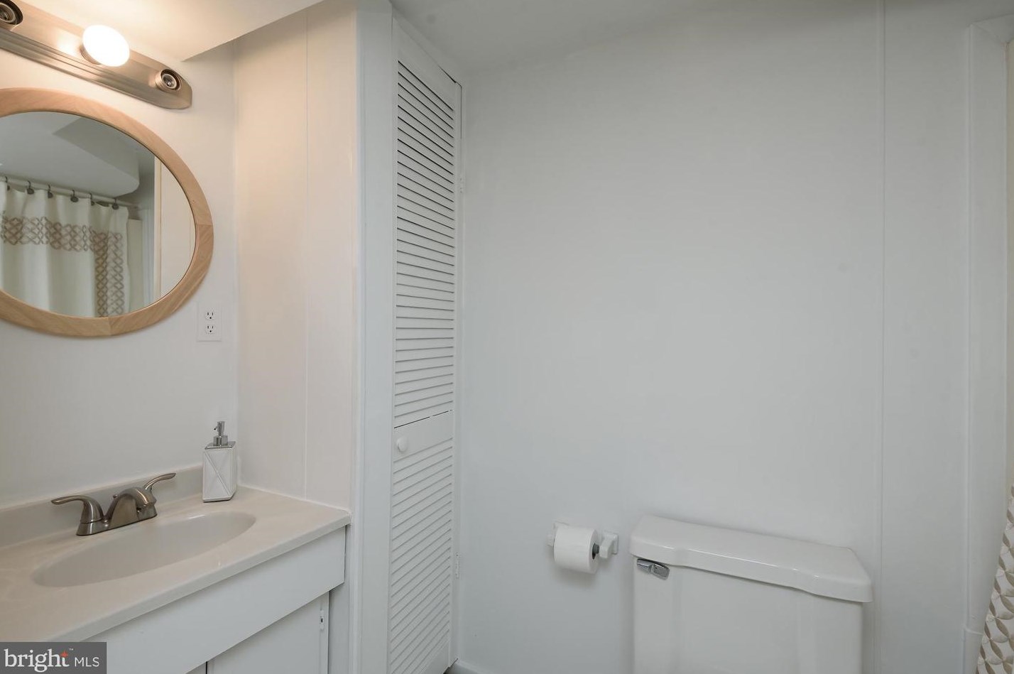 1014 Massachusetts Ave, Washington DC 20005-4646 exterior