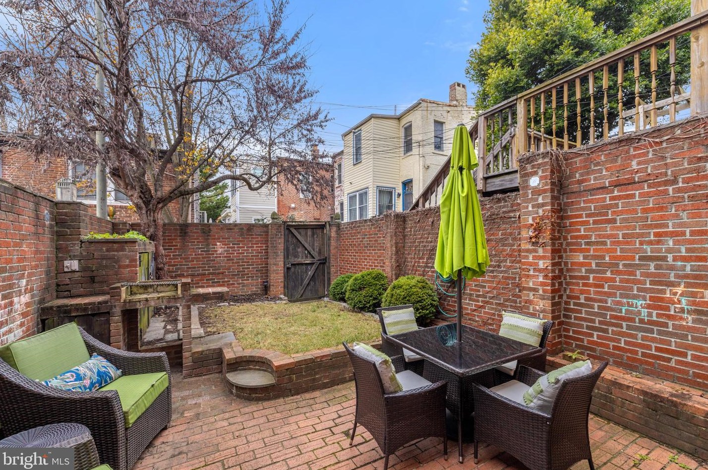 250 9th St, Washington DC  20002-6110 exterior