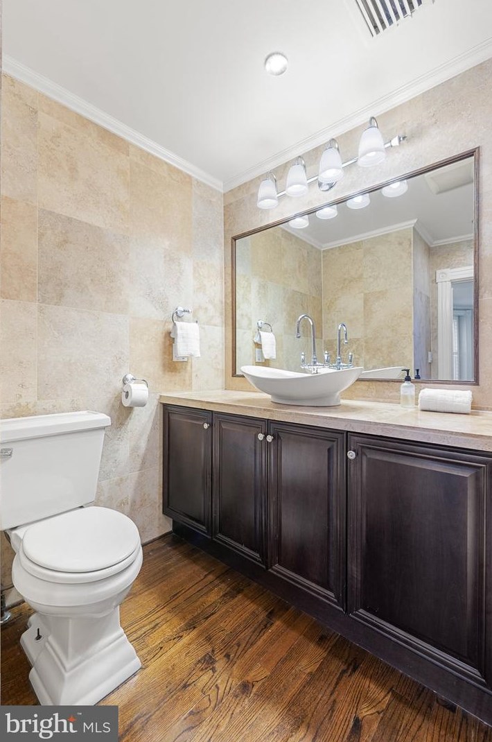 250 9th St, Washington DC  20002-6110 exterior