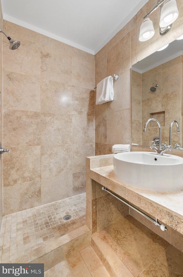 250 9th St, Washington DC  20002-6110 exterior