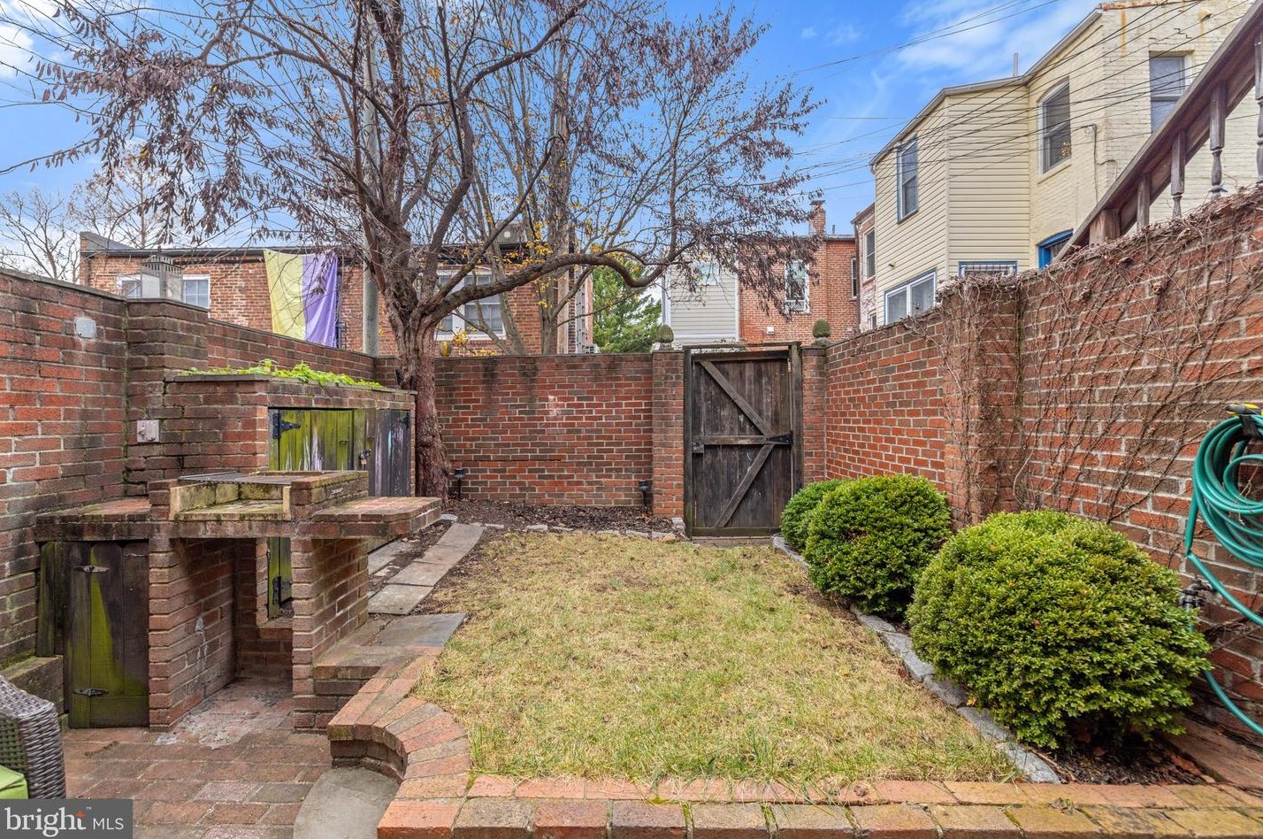 250 9th St, Washington DC  20002-6110 exterior