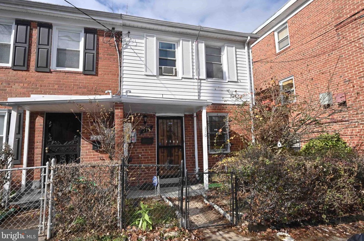 270 56th St, Washington, DC 20019-6743
