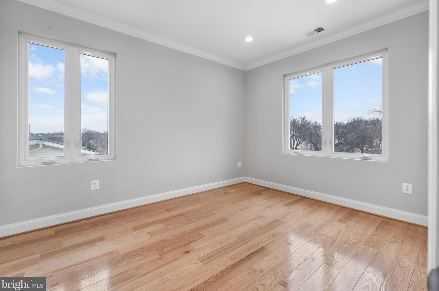 1437 Lawrence St, Washington DC 20017-2911 exterior