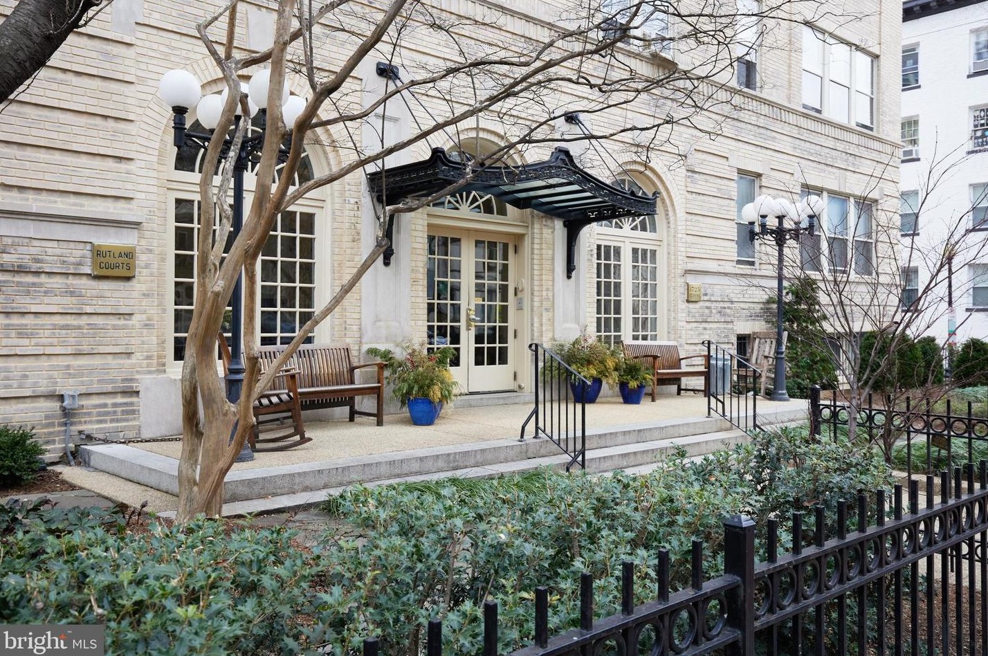 1725 17th St, Washington DC  20020-4781 exterior