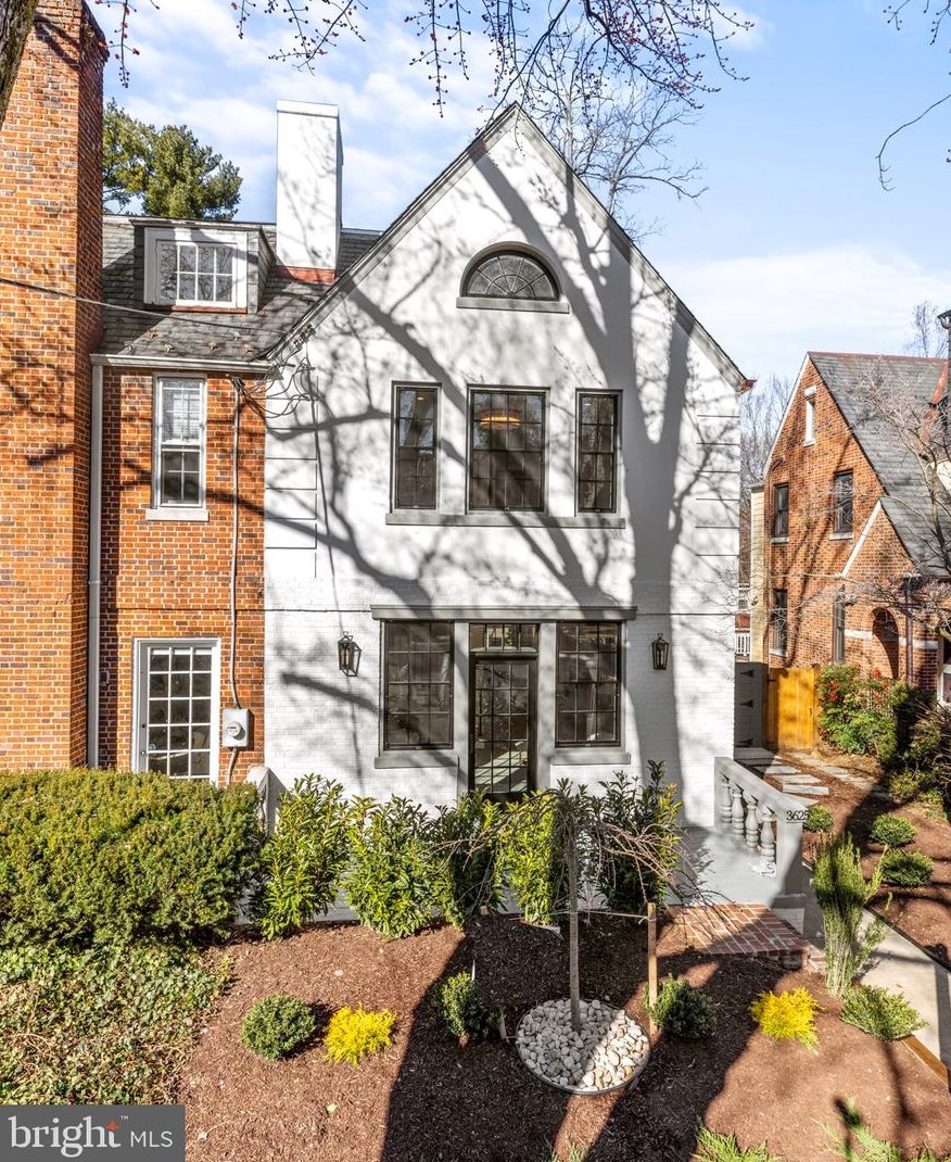 3625 Everett St, Washington, DC 20008-2934