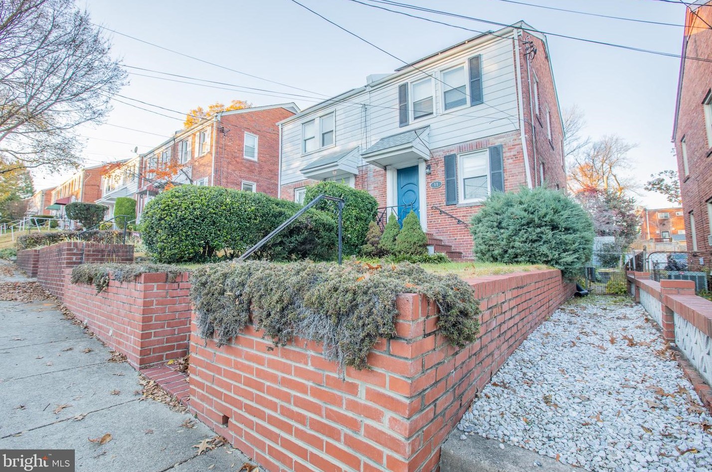 11 Underwood Pl Nw, Washington, DC 20012
