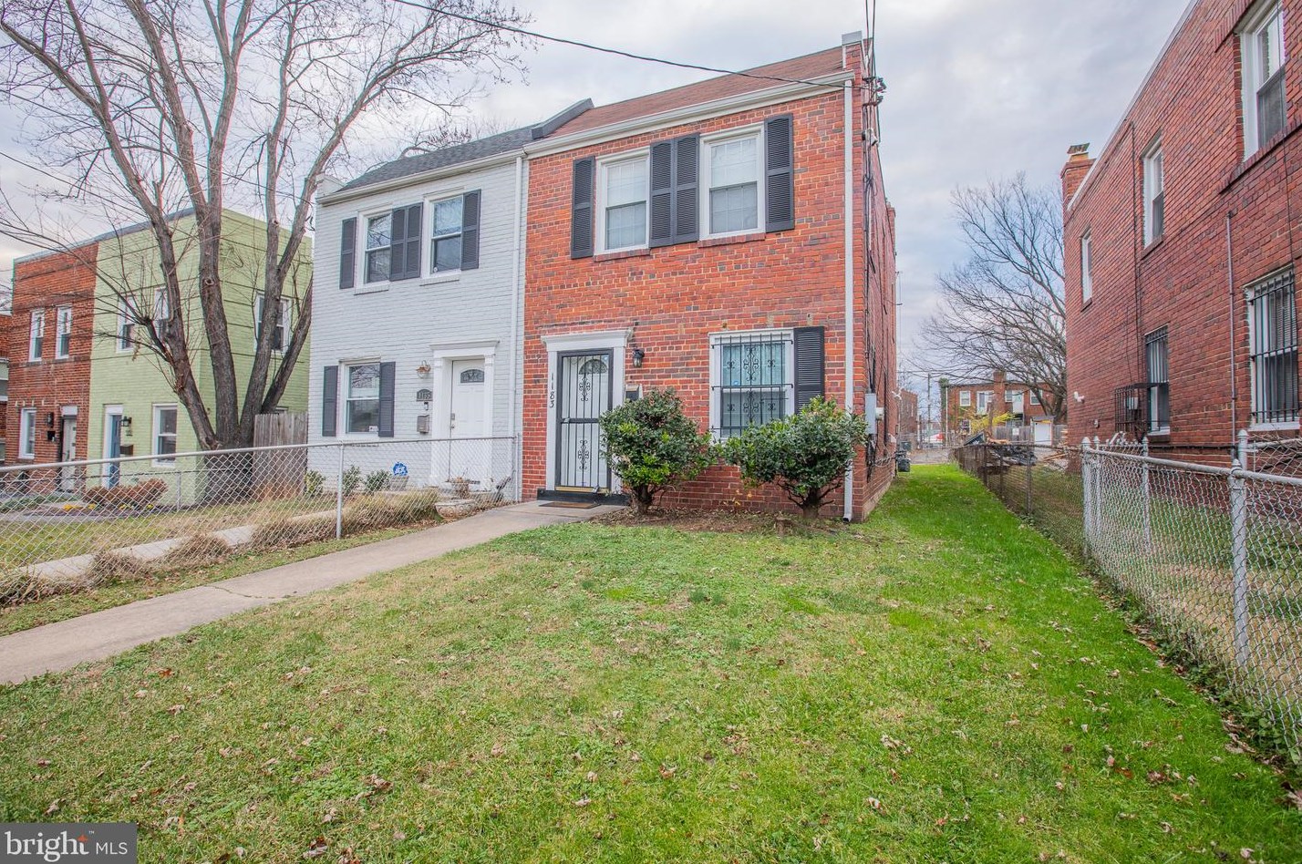 1183 46th Pl Se, Washington, DC 20019