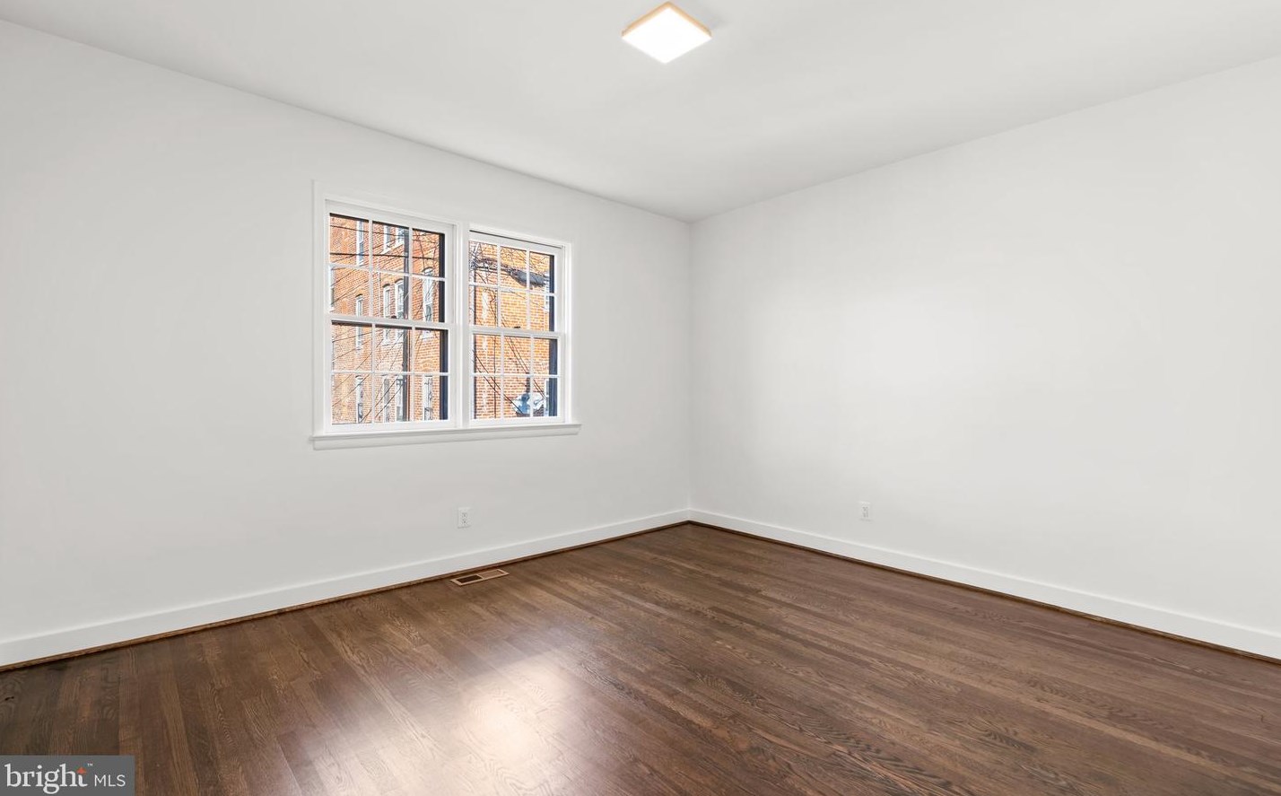 114 Duddington Pl, Washington DC  20003-2609 exterior