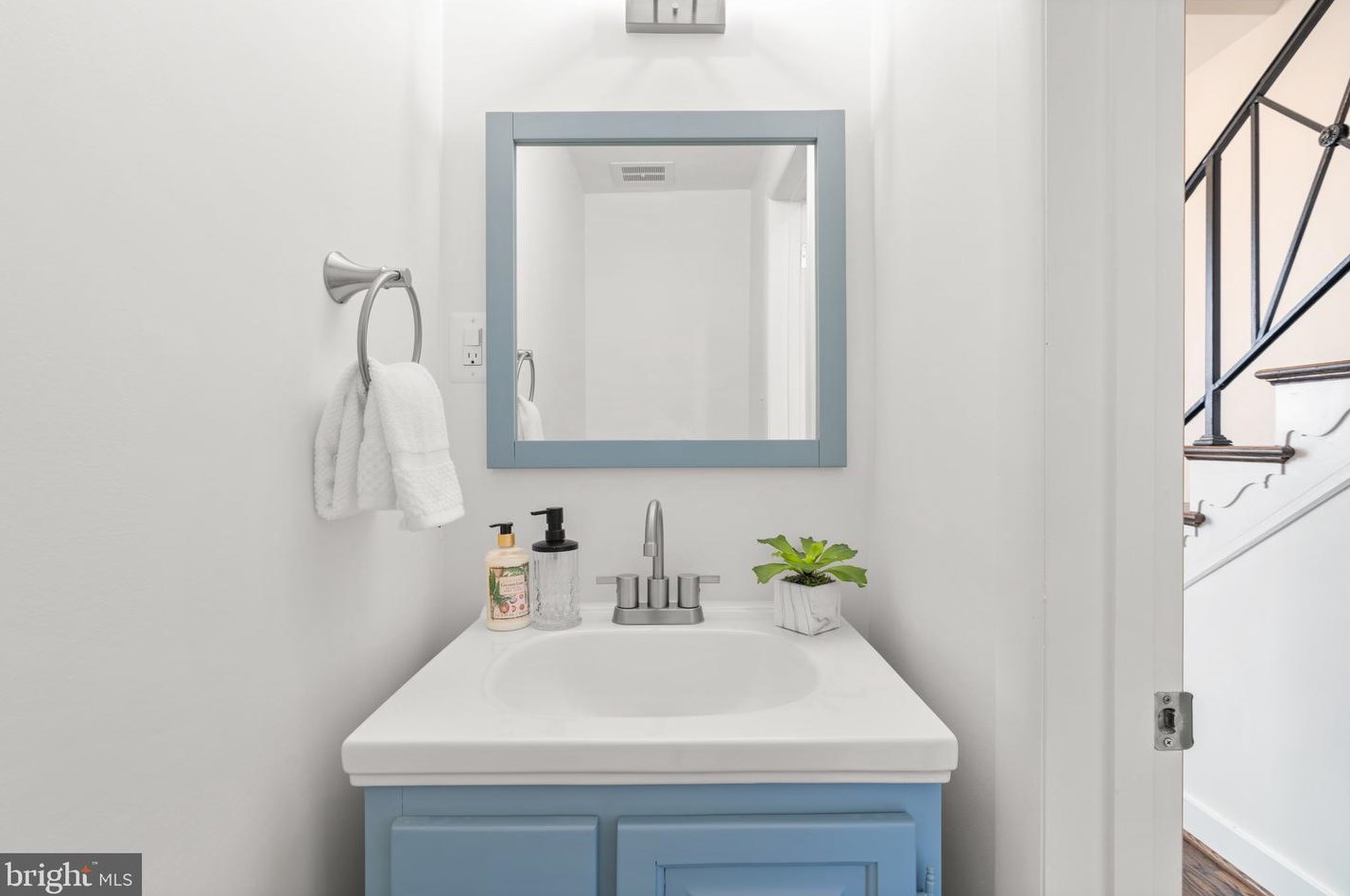 114 Duddington Pl, Washington DC  20003-2609 exterior