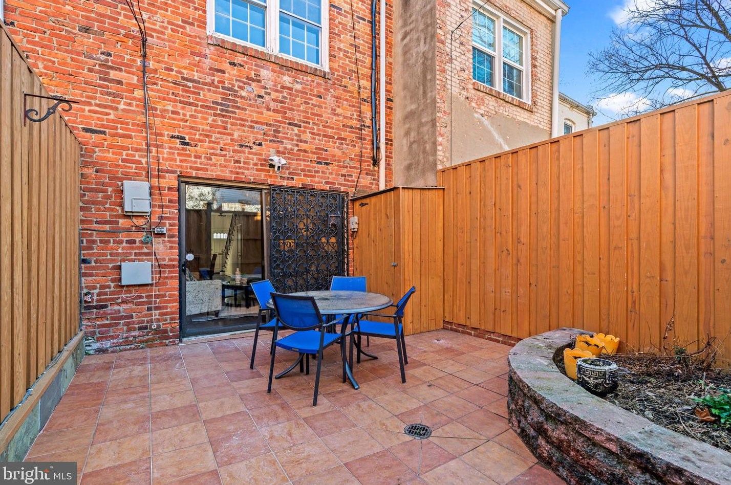 114 Duddington Pl, Washington DC  20003-2609 exterior