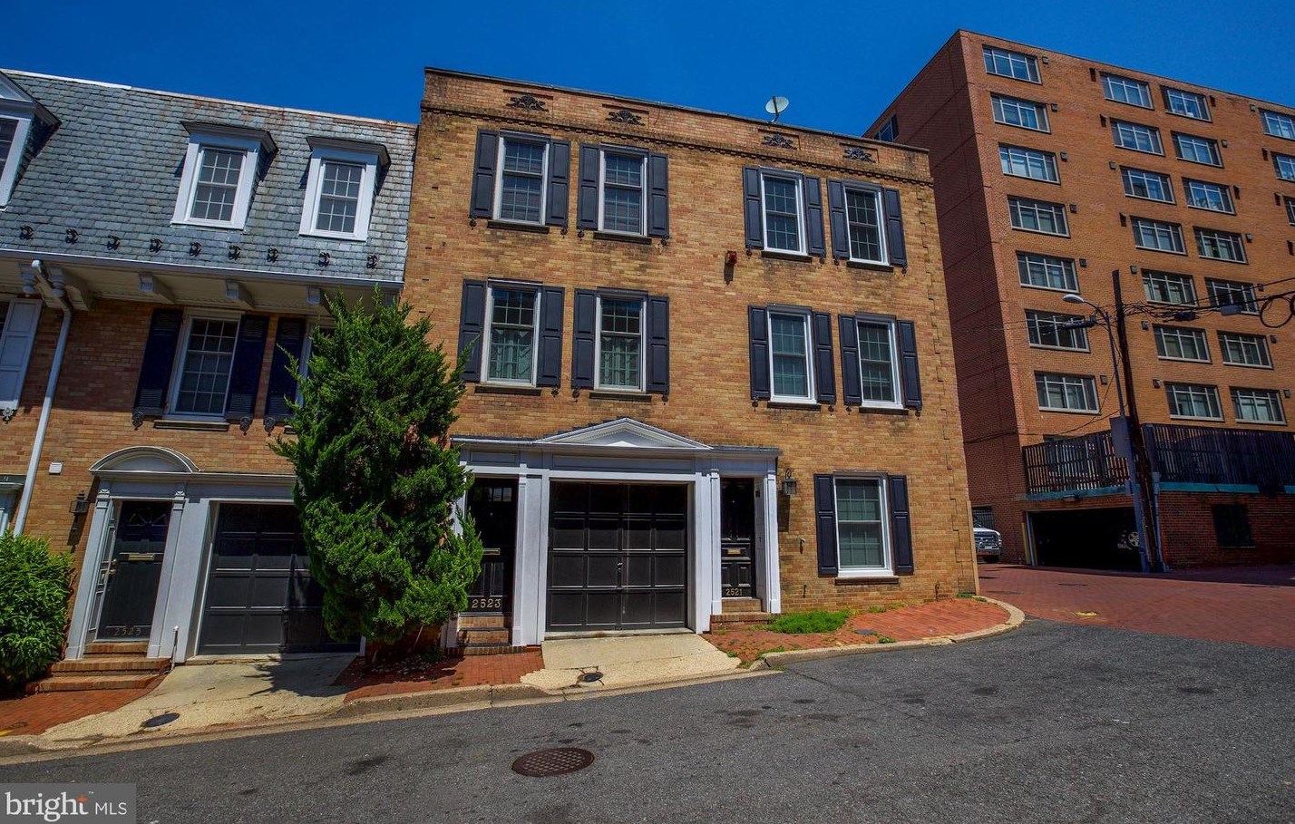 2521 Queen Annes Ln Nw, Washington, DC 20037