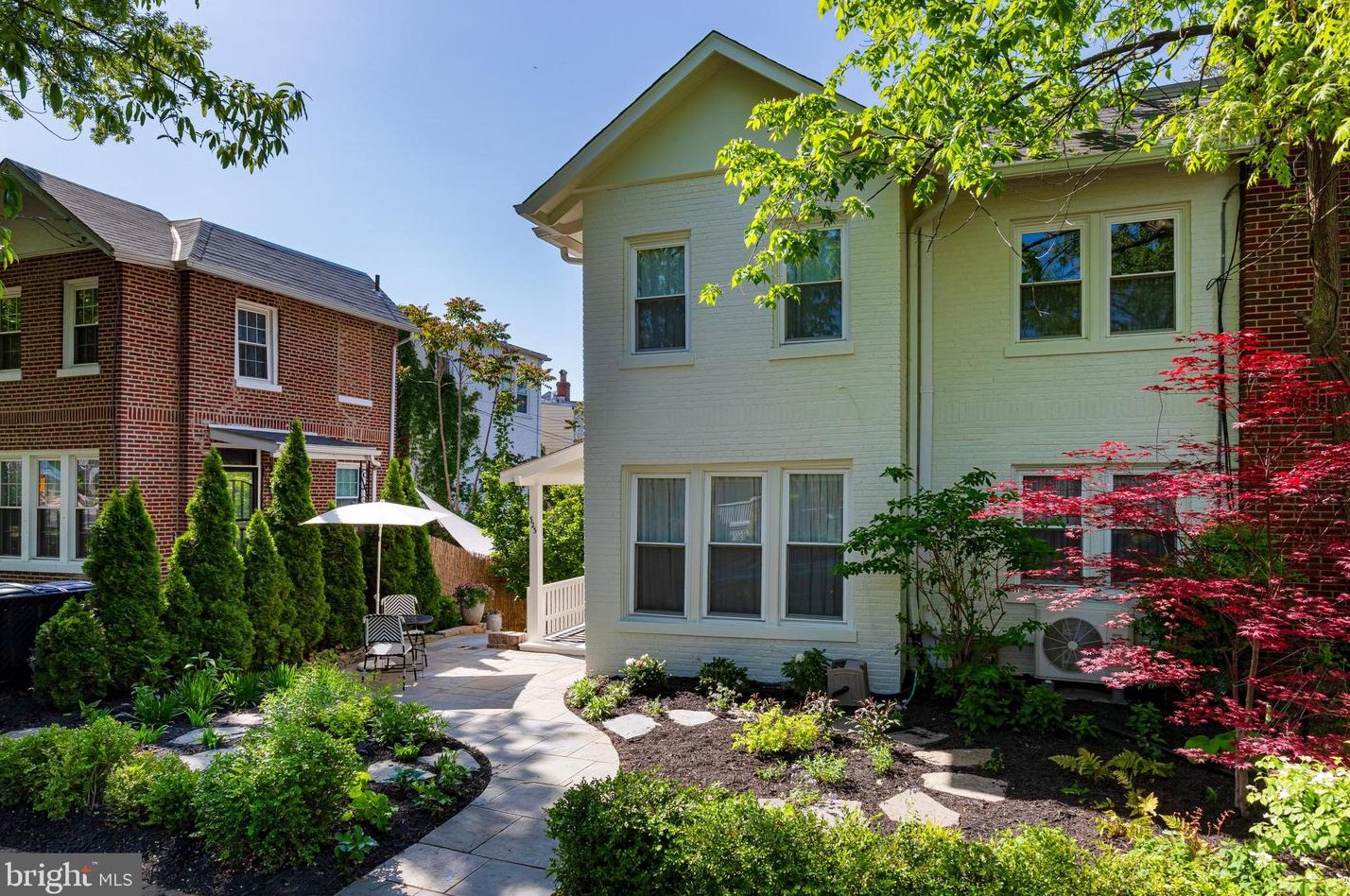 323 Channing St, Washington, DC 20002-1027