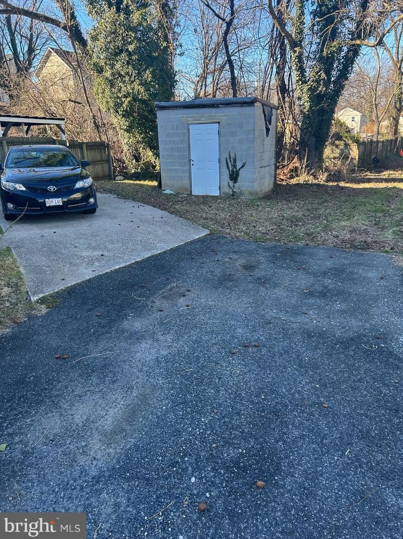 1014 50th Pl, Washington, DC 20019-4008