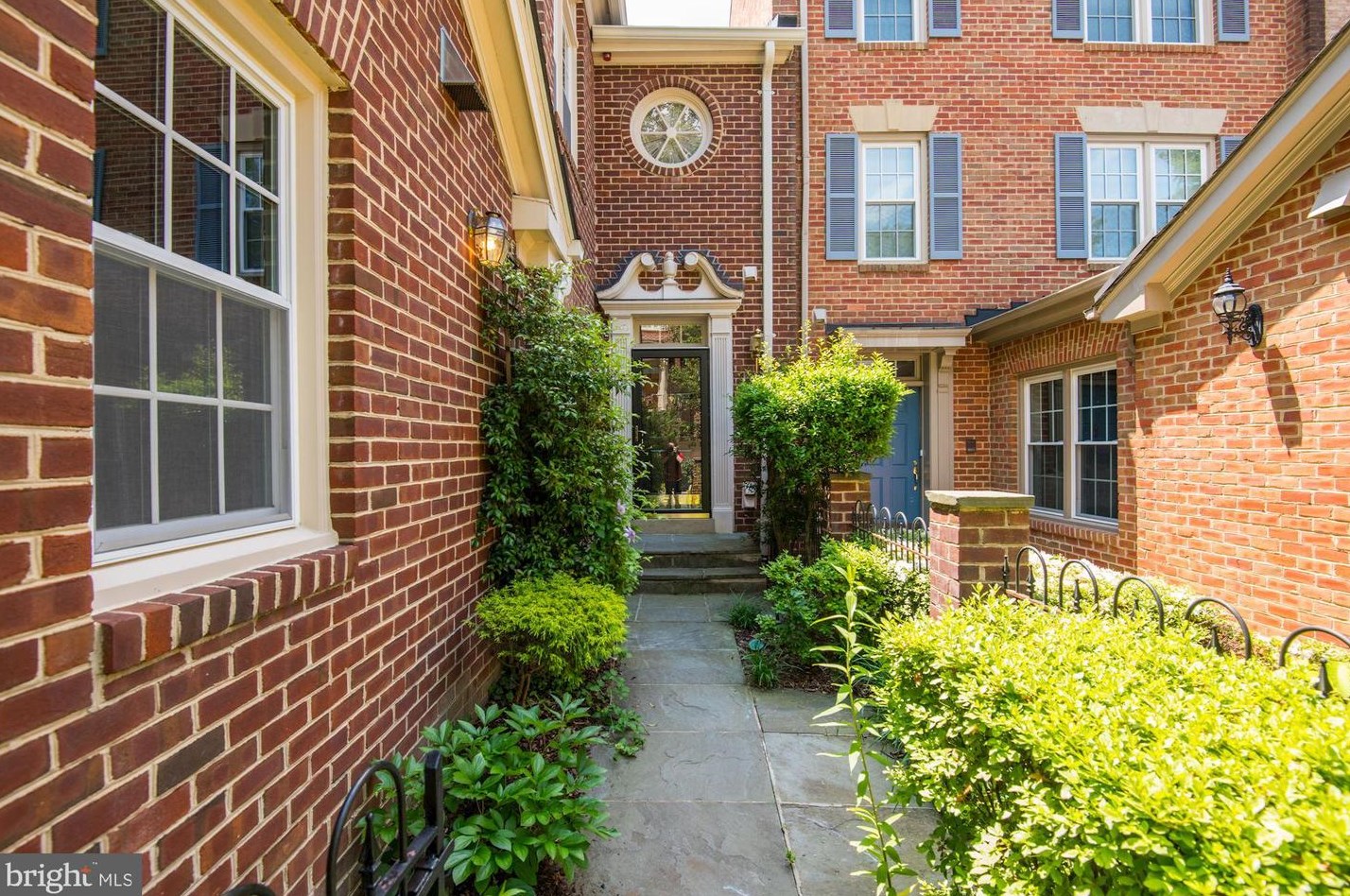 4004 Highwood Ct Nw, Washington, DC 20007