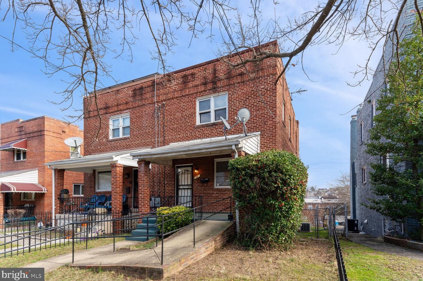66 54th St, Washington, DC 20019-6559