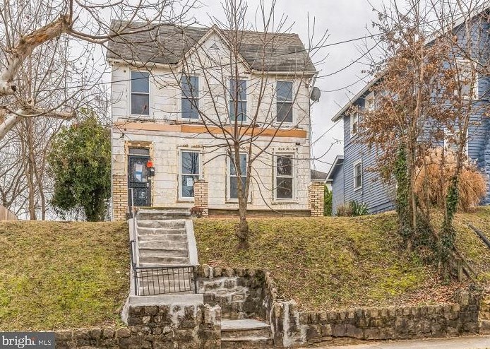 1303 Girard St Ne, Washington, DC 20017