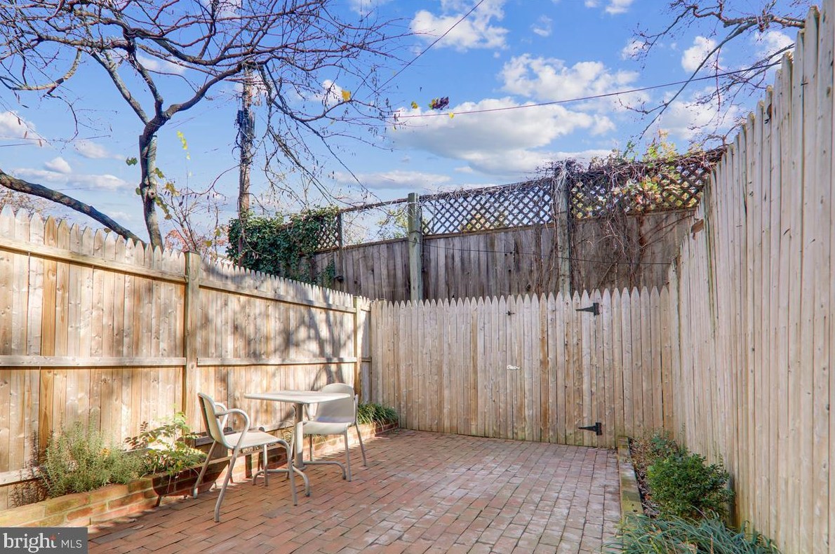 1345 28th St, Washington DC  20007-3101 exterior