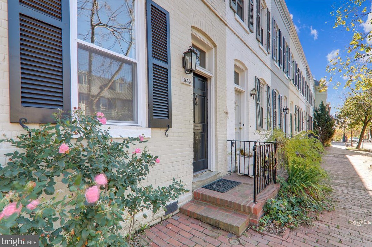 1345 28th St, Washington DC  20007-3101 exterior