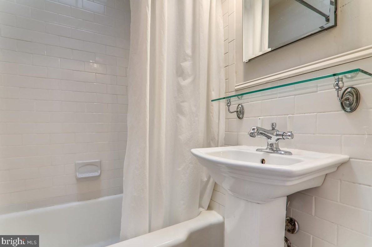 1345 28th St, Washington DC  20007-3101 exterior