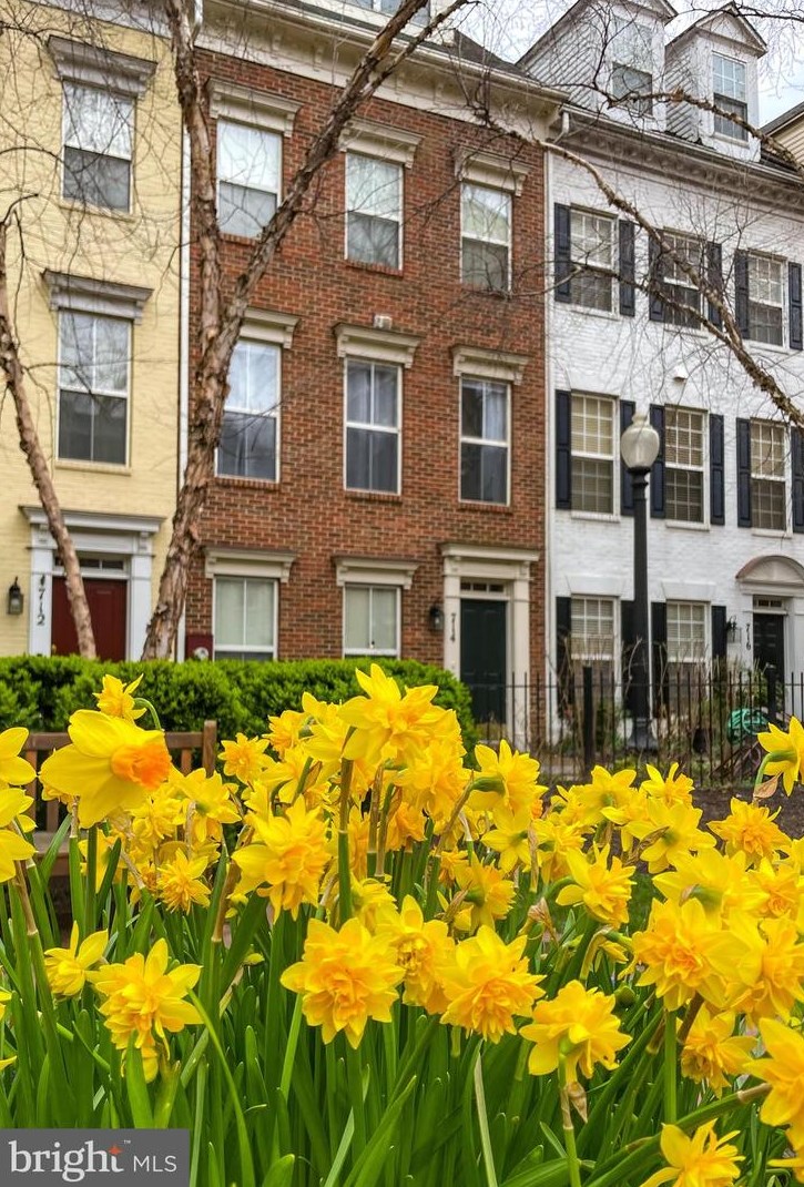 714 Capitol Square Pl, Washington, DC 20024-2413