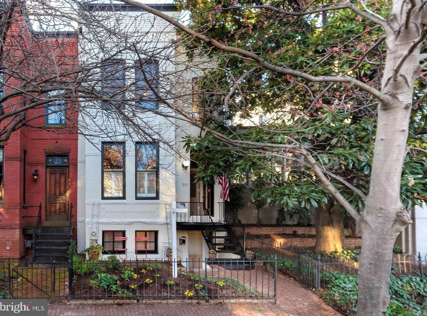 315 9th St, Washington, DC 20003-2116