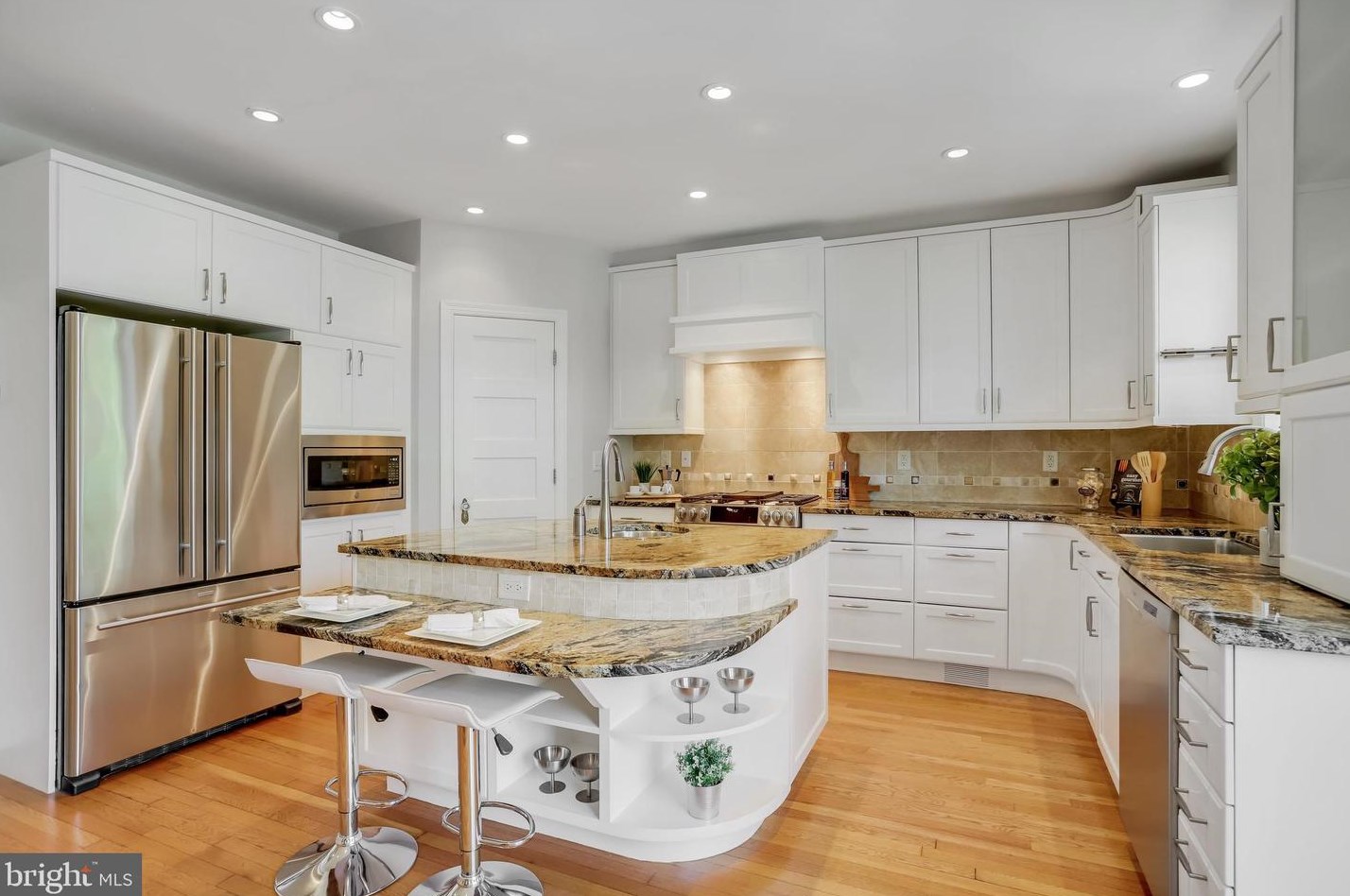 2436 39th Pl, Washington, DC 20007-1701