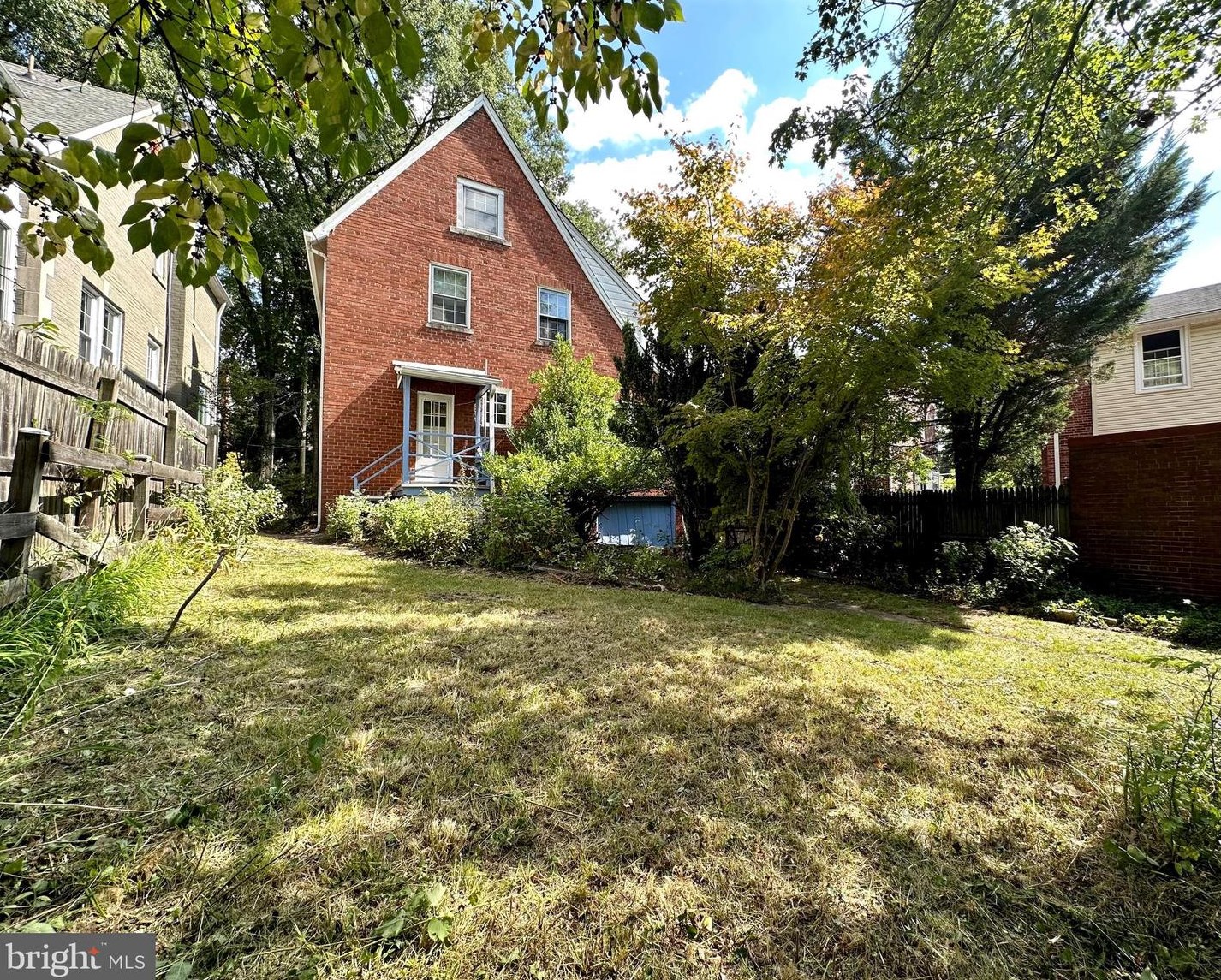 5330 32nd St, Washington DC  20015-1351 exterior